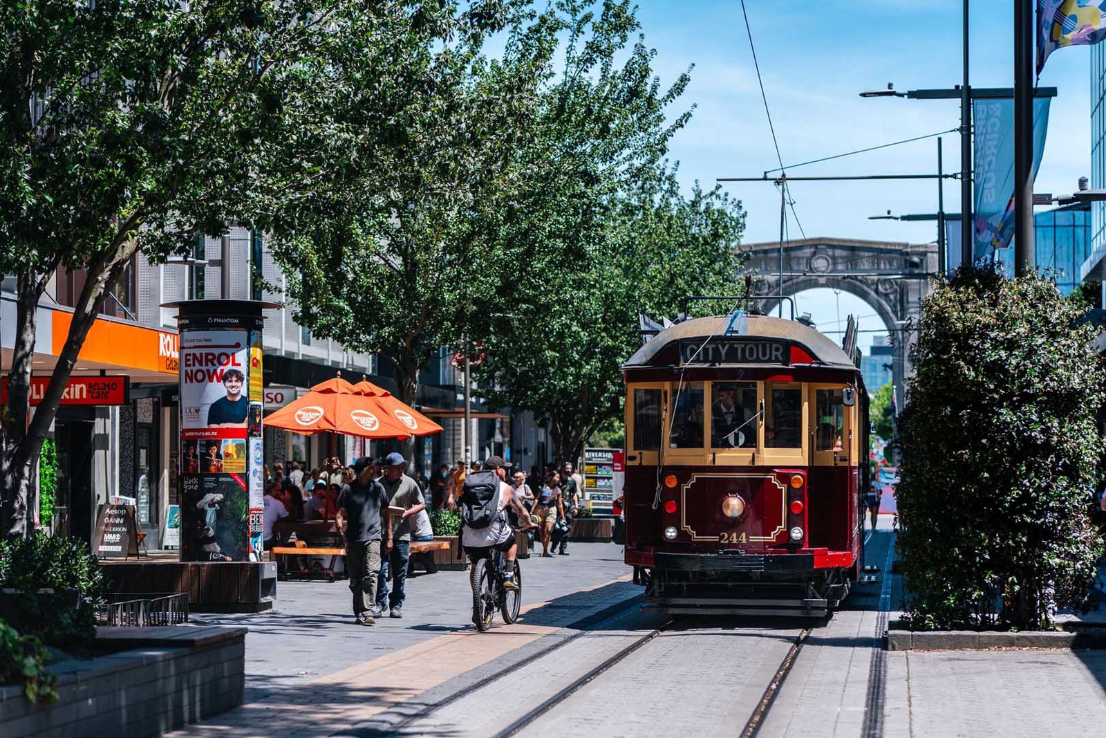 458640-tram-in-city-mall-web-1920px-jpg City Mall